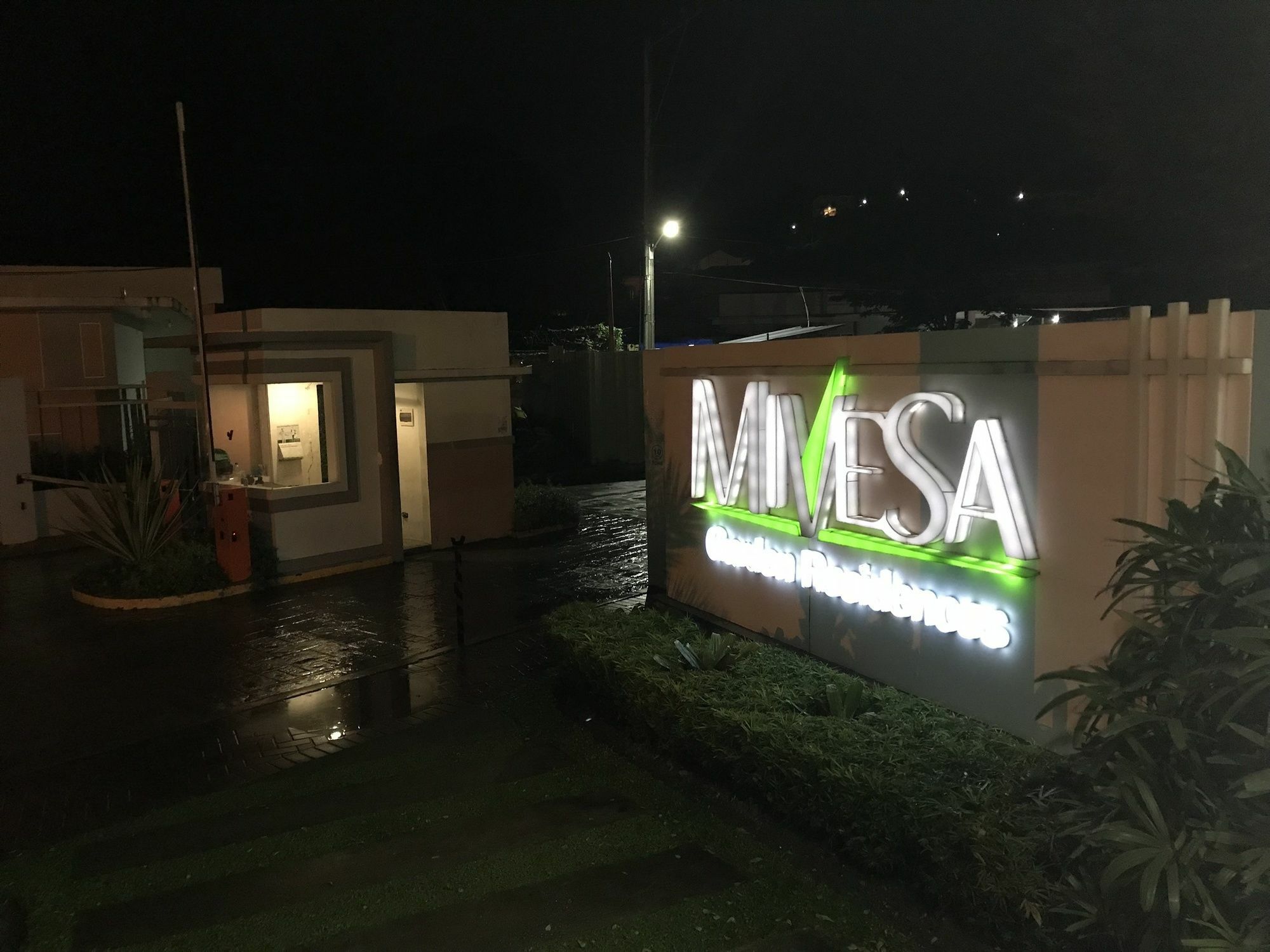 Mivesa Garden Residences By Cec Cebu Stadt Exterior foto